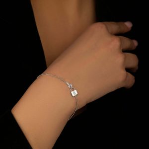 دستبند طلا طرح قفل و کلید نگین دار